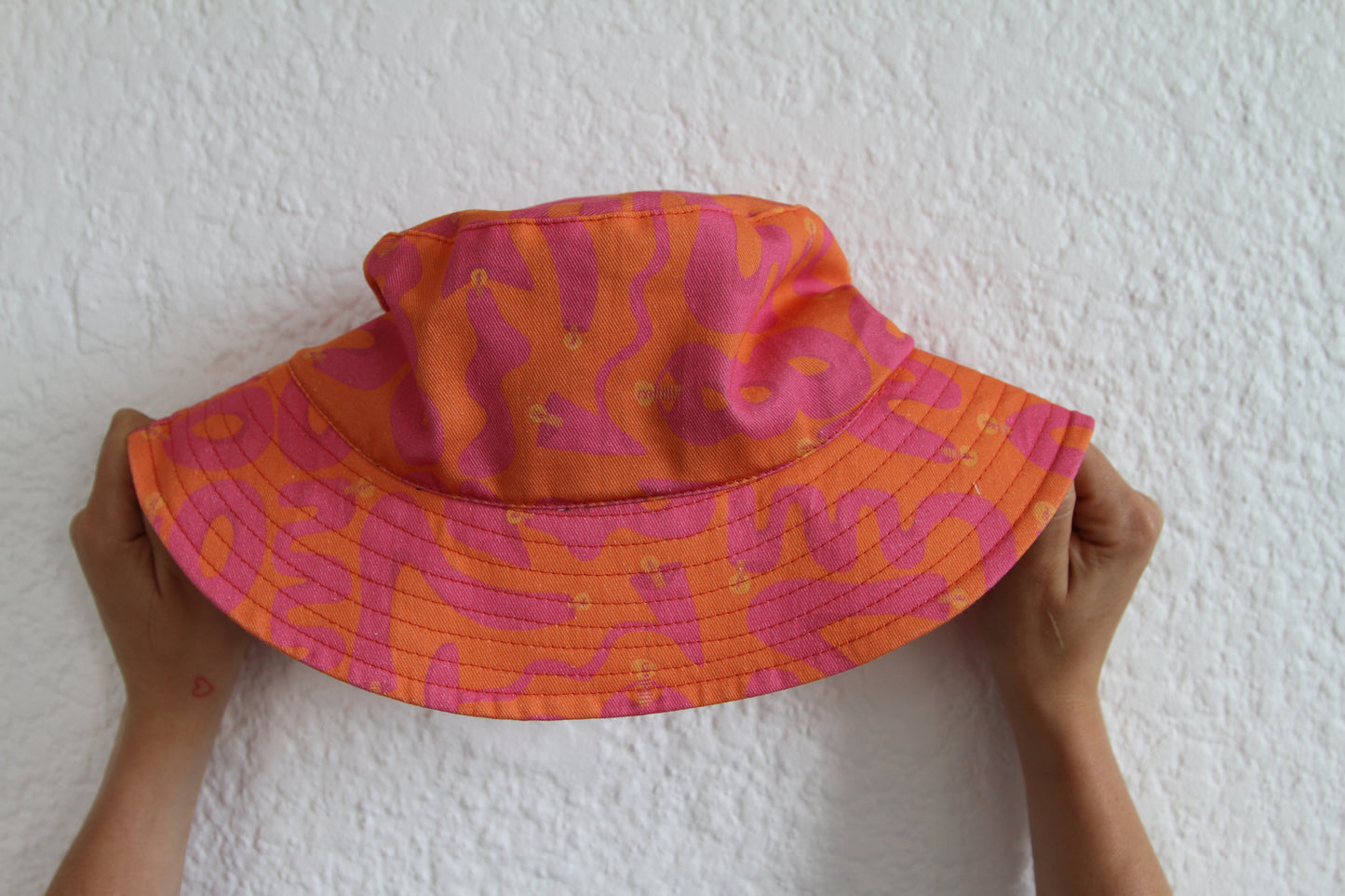 'Loopy lamps' hat